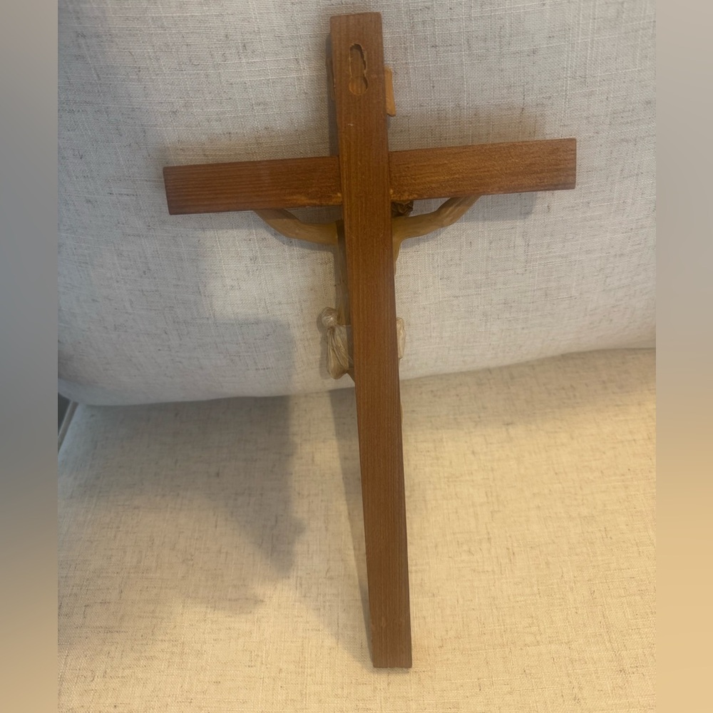 Wooden Crucifix with Jesus - Picture 3 of 10